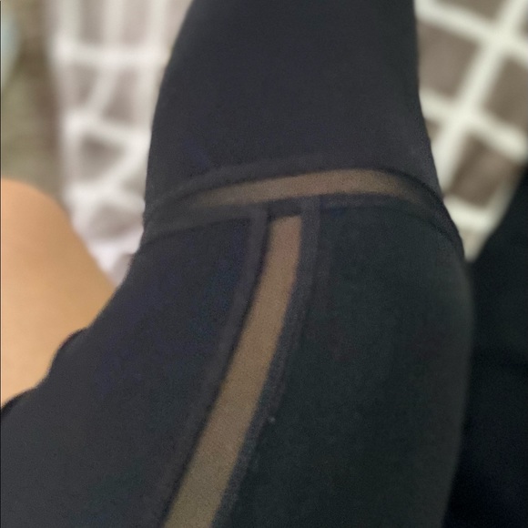 Brand new black leggings with striped mesh - Picture 4 of 6